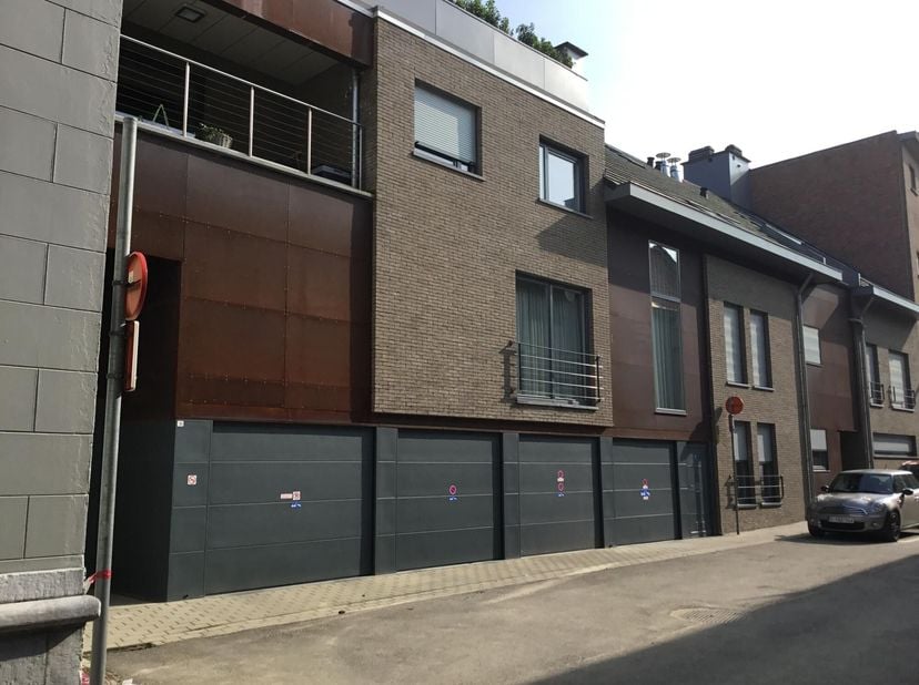 <br />
Uitstekend gelegen 1 slaapkamer-appartement in een rustige straat, vlakbij de grote markt van Sint-Truiden. Het bevindt zich op de 2de verdiepi