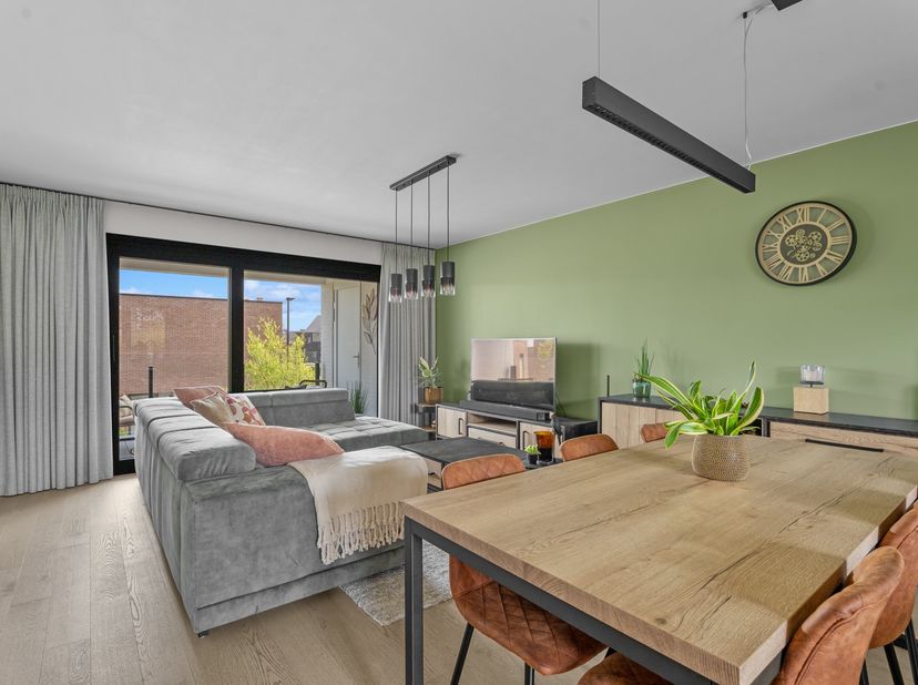 ALTRO VASTGOED VERKOOPT: bezoek op afspraak.<br />
<br />
Ben jij op zoek naar de luxe en het comfort? Dit recent, hoogwaardig afgewerkt appartement i