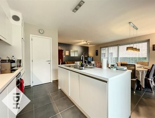                                         Appartement te huur in Moeskroen, € 800
