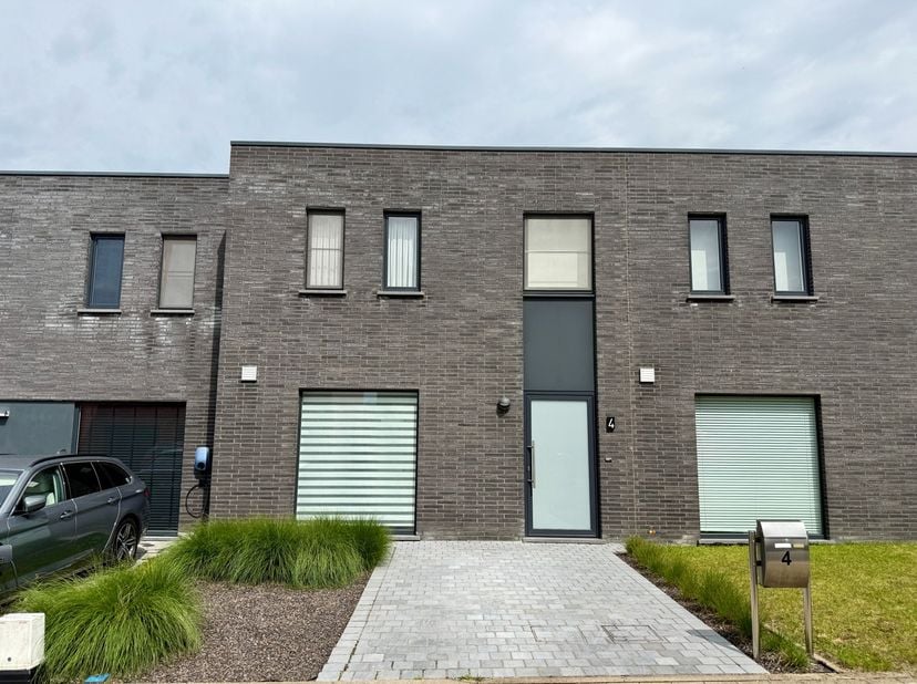 In de Groenteweg treffen we deze energiezuinige woning gelegen nabij het centrum van Kortemark is omgeven door scholen en winkels. Op het gelijkvloers