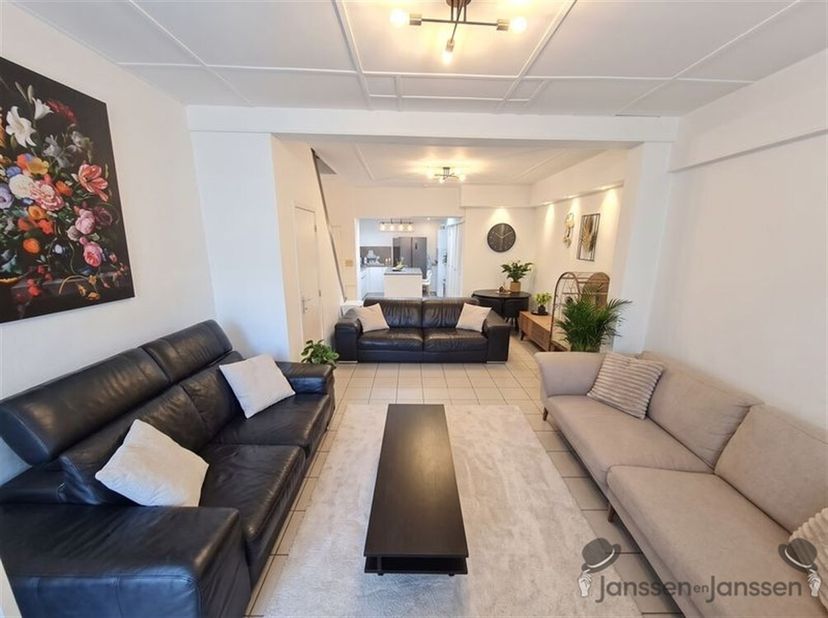 Op zoek naar een woning die u volledig naar eigen smaak kunt renoveren? Dan is deze rijwoning in Wilsele absoluut het ontdekken waard!<br />
Op een ui