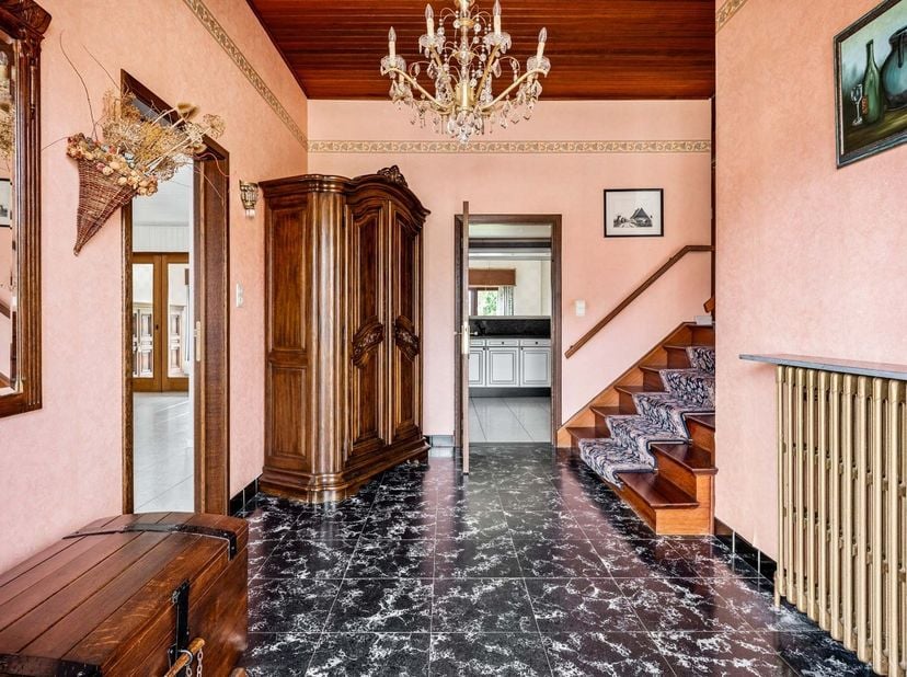 Ruime woning met 3 slaapkamers, veranda en tuin in Meerhout<br />
<br />
In de rustige Kapellestraat in Meerhout vinden we deze aangename en functio