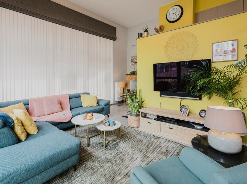 Cet appartement soigné, situé au rez-de-chaussée, bénéficie d'un emplacement exceptionnellement avantageux sur la place du Casino, dans un quartier de