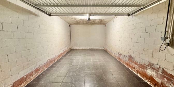 Garage te koop in Van Hoorebekeplein 8 bus G 16, 9900 Eeklo