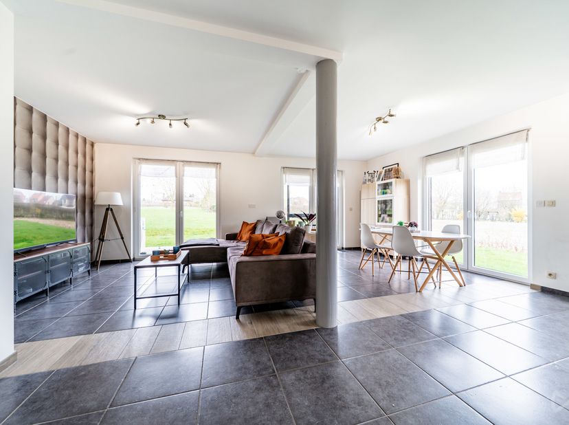 Présentation complète avec plans et vidéo dynamique : <br />
Appartement situé au rez-de-chaussée d’un immeuble construit en 2007, dans un cadre verdo