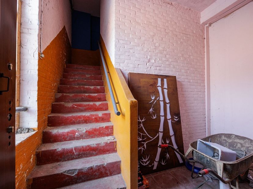 Bâtiment d'entreprise offrant de vastes surfaces et un accès privé à Sint-Niklaas.<br />
<br />
Situation<br />
Ce bâtiment d'entreprise est situé a