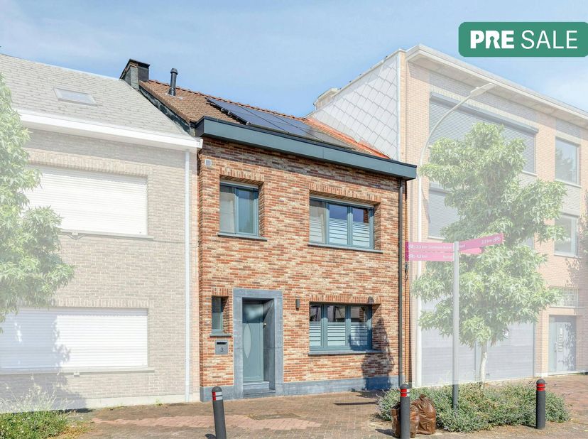 maison à vendre dans la Bosstraat à Boom<br />
mise en page :<br />
rez de chaussée :<br />
- salon spacieux<br />
- cuisine entièrement équipée<br />
