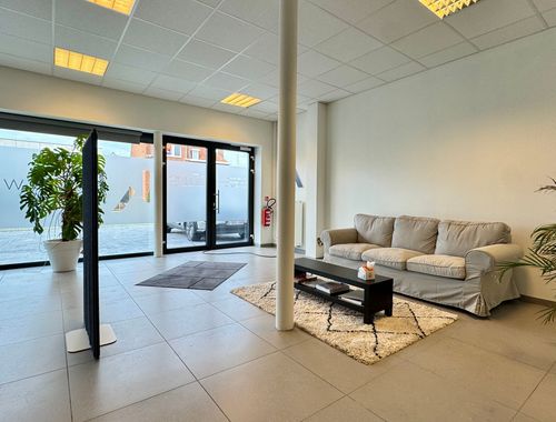                                         Bâtiment commercial à vendre à Kuurne, € 299.000
