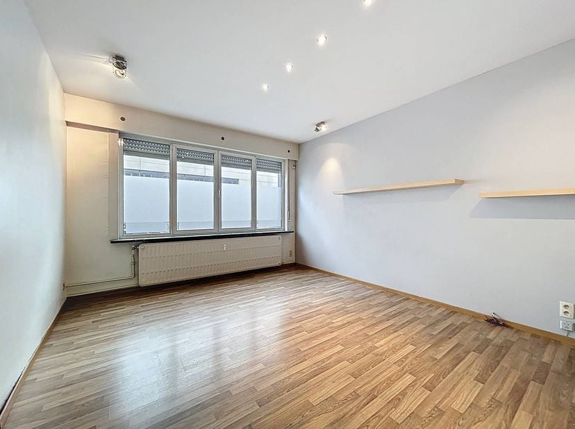 Appartement confortable avec deux chambres et une cour, en plein centre-ville de Gand, à l'ombre de l'emblématique Tour du livre.<br />
<br />
Disposi