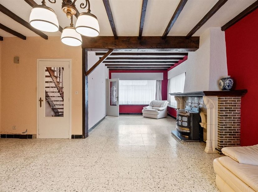 Journée portes ouvertes le samedi 14 mars 2026 de 15h30 à 16h30<br />
Immeuble mitoyen à rénover au coeur de Hamme<br />
Vous rêvez d'une maison que v