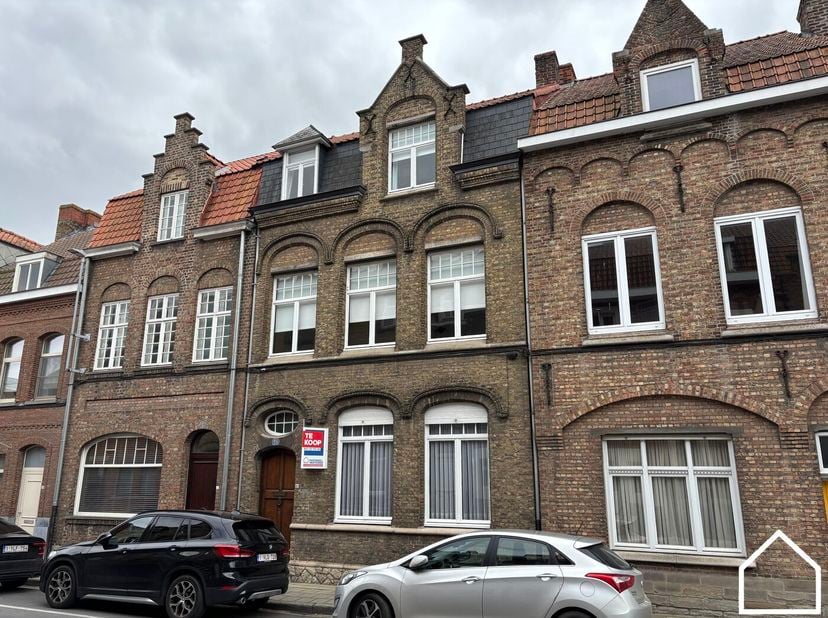Charmante burgerwoning met 4 ruime slaapkamers en zonnige stadstuin<br />
<br />
https://youtube.com/shorts/LZvnh0xXeSI<br />
<br />
Op slechts 700 me