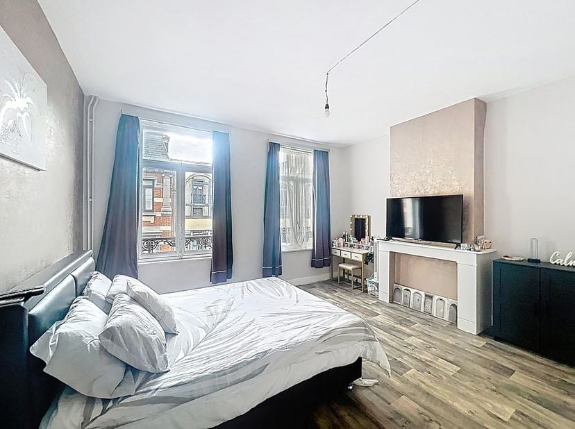 BRUSSEL CENTRUM – Eengezinswoning met groot potentieel te koop – Pletinckxstraat 48<br />
Bent u op zoek naar een woning te koop in het centrum van Br