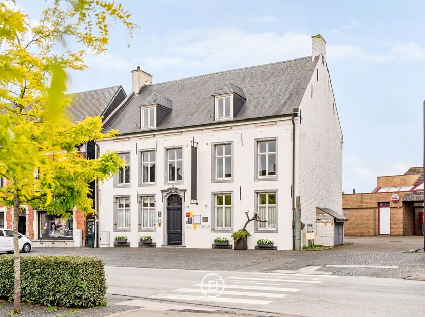 Ontdek op een toplocatie op de Markt van Sint-Kwintens-Lennik dit karaktervol, instapklaar horecapand.<br />
De huidige handelszaak en handelsnaam mak