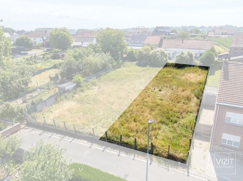 Deze bouwgrond van 430 m² is rustig gelegen in Outer (Ninove) en biedt de ideale kans om uw eigen halfopen gezinswoning te realiseren. Het perceel hee