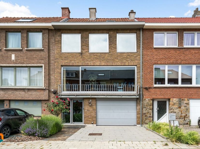 Op een uitstekende locatie te Koningslo (Vilvoorde) bevindt zich deze instapklare woning met 4 slaapkamers, tuin en inpandige garage.&amp;nbsp;U bevindt z