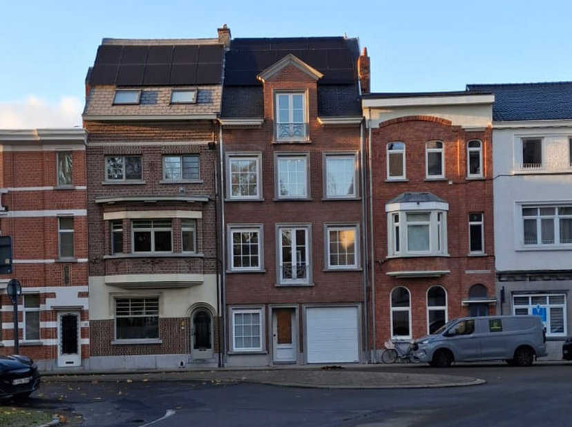 Ancien cabinet médical à vendre à Termonde<br />
<br />
Situé au Onze-Lieve-Vrouw Kerkplein 24, cet ancien cabinet médical entièrement rénové est aujo
