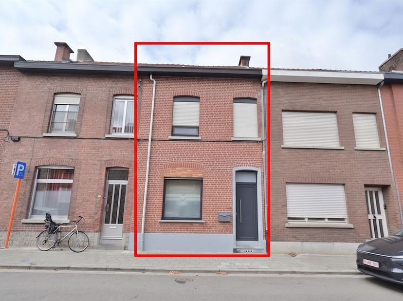 Bent u op zoek naar een verzorgde, instapklare woning op een uitstekende locatie? Dan is deze charmante rijwoning in Kessel-Lo beslist een bezoek waar