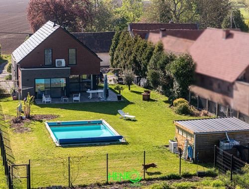                                         Villa te koop in Escanaffles, € 539.000
