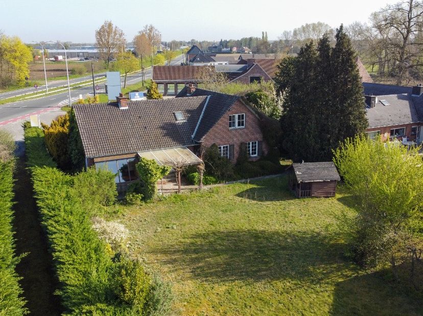 [[ CE BIEN PARTICIPE À LA JOURNÉE MAISONS OUVERTES ERA LE 13/6 DE 9:30 À 10:30 ]] C'est dans le village rural de Kruisem, entouré de vastes champs et