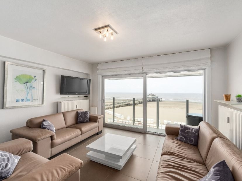 [[ DIT PAND NEEMT DEEL AAN DE ERA OPEN HUIZEN DAG OP 13/6 VAN 14:30 TOT 15:30 ]] Blankenberge: Instapklaar appartement met zeezicht en 2 terrassen te