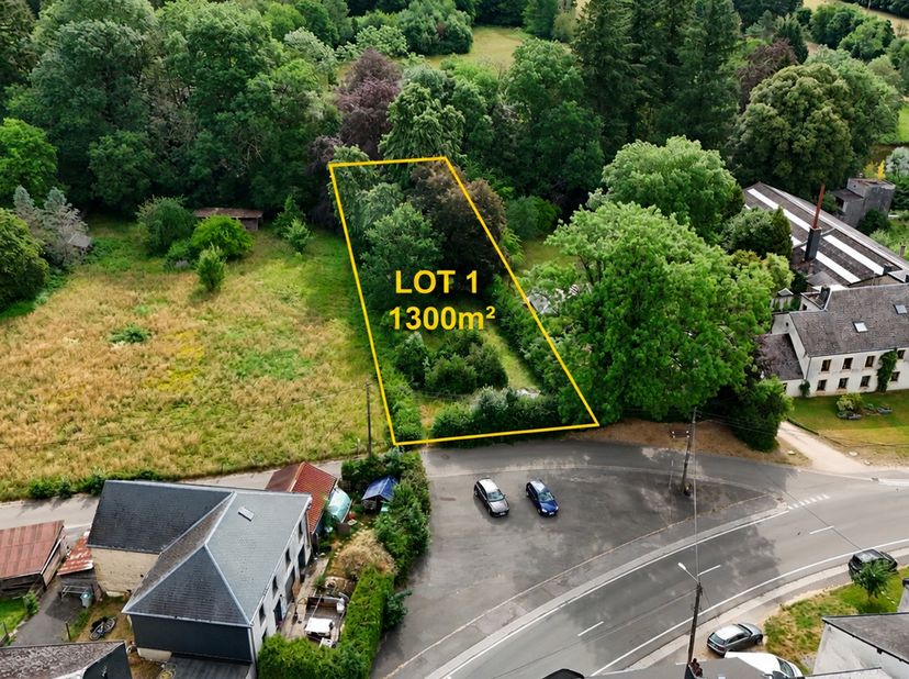 Terrain à vendre à rue du mai,
                    6821 Lacuisine