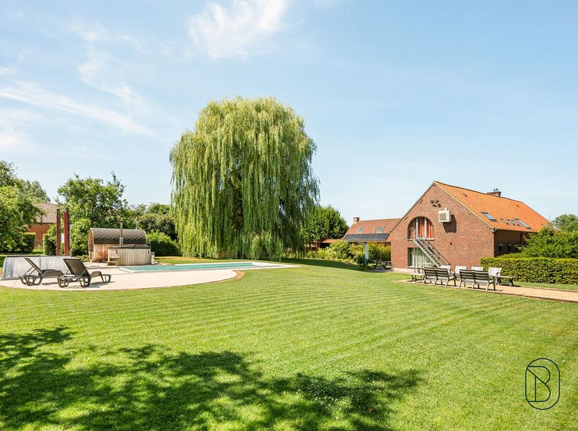 Vergunde vakantiewoning (16 personen), met feestzaal, en wellness + prachtig zwembad. <br />
Een unieke kans op een toplocatie. <br />
<br />
Welko