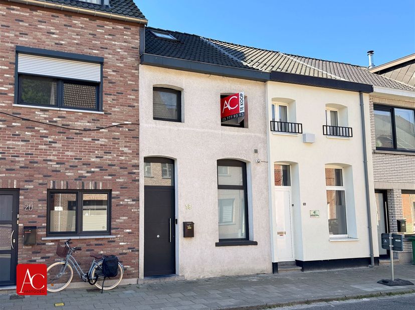 Instapklare woning met 2 slaapkamers, afgewerkte zolderkamer en ruime tuinberging in Temse<br />
<br />
Bent u op zoek naar een instapklare woning w