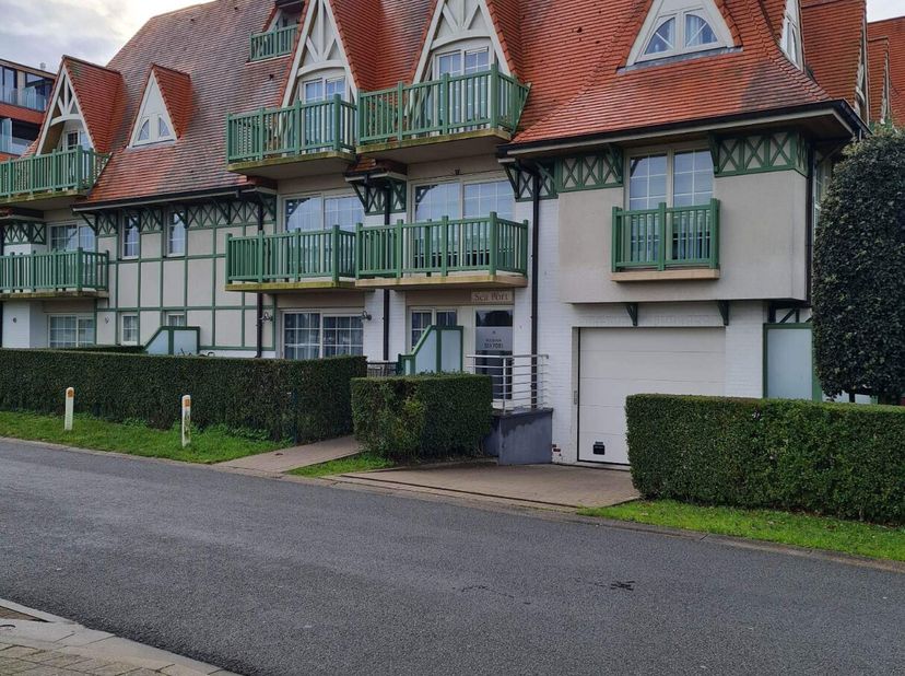 Deze garage is gelegen in de residentie "Sea Port" langs de Albert I laan (inrit via Dienstweg Havengeul) te Nieuwpoort. De garage is gelegen op verdi