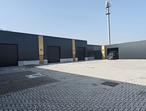                                        Bedrijfsgebouw te huur in Brasschaat, € 1.300
