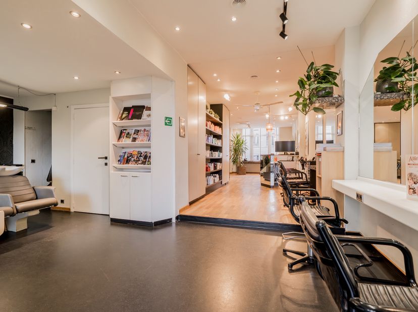 Quares - TREVI Groep presenteert :<br />
Historisch herenhuis waar wonen en werken in harmonie mogelijk zijn<br />
Deze prachtige herenwoning werd in
