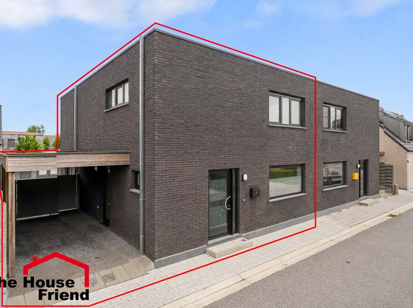 Découvrez cette magnifique maison neuve moderne, finie avec un souci du confort, de l'espace et de la lumière. Cette maison prête à l'emploi est vendu
