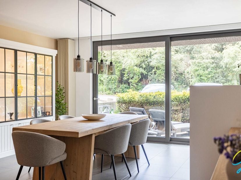 À VENDRE – Spacieux appartement avec 2 terrasses et emplacements de parking<br />
Cet appartement soigné offre un cadre de vie agréable avec un espace