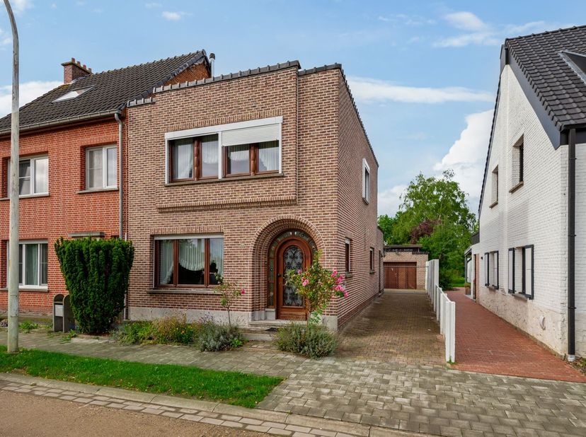 Huis te koop in Ranstsebinnenweg 17,
                    2520 Emblem