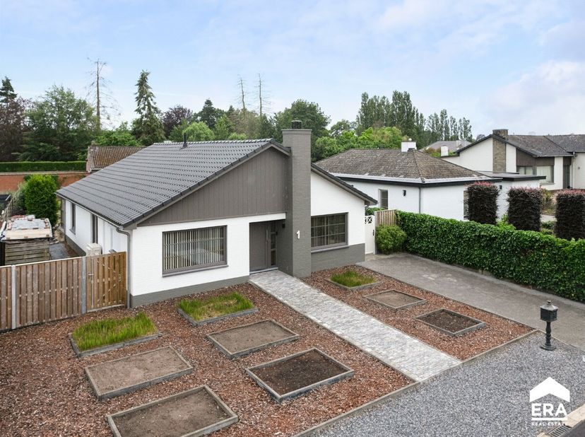 [[ DIT PAND NEEMT DEEL AAN DE ERA OPEN HUIZEN DAG OP 13/6 VAN 16:00 TOT 17:00 ]] Gezellige, landelijk gelegen woning met 3 slaapkamers op een prachtig