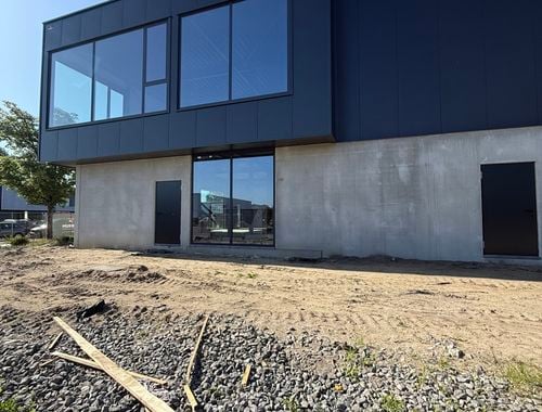                                         Kantoorgebouw te huur in Achel, € 995
