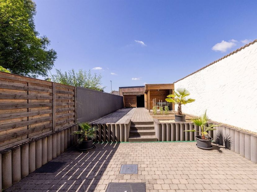 Energiezuinige woning met 4 slaapkamers te centrum Hulshout! Gelegen op wandelafstand van school, centrum, winkels en openbaar vervoer. <br />
De inko