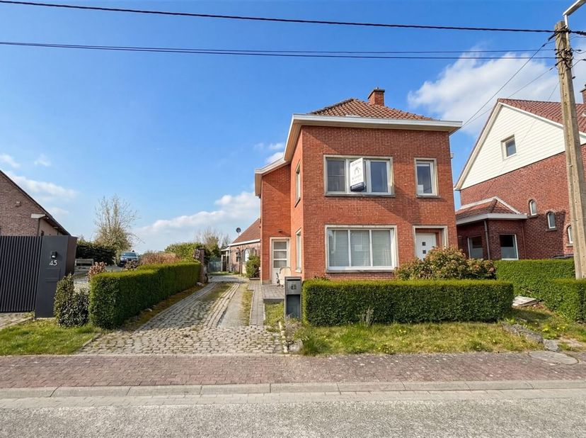 Ruime woning met 3 slaapkamers en praktijkruimte te Goeferdinge<br />
Deze rustig gelegen woning bevindt zich in Goeferdinge, op een boogscheut van he