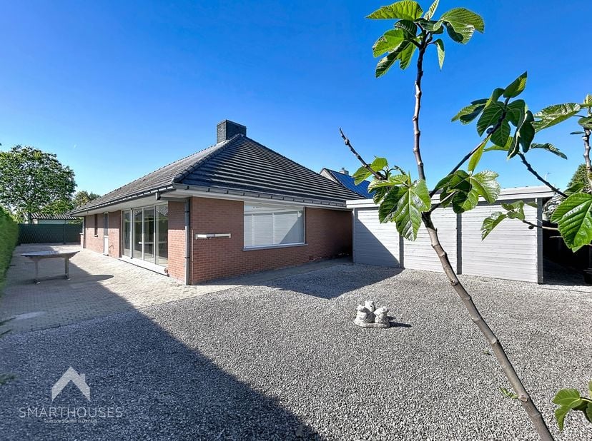 Residentieel gelegen alleenstaande woning op een sublieme locatie (De Bosmolens) bestaande uit een inkomhal met gastentoilet, ruime lichtrijke leefrui