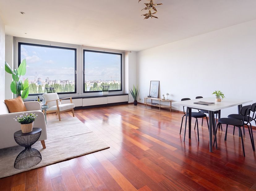 Dit appartement is gelegen in de rustige en residentiële Esmoreitlaan op Linkeroever, in de Habitim Tower. Vanuit deze locatie woont u in een groene o