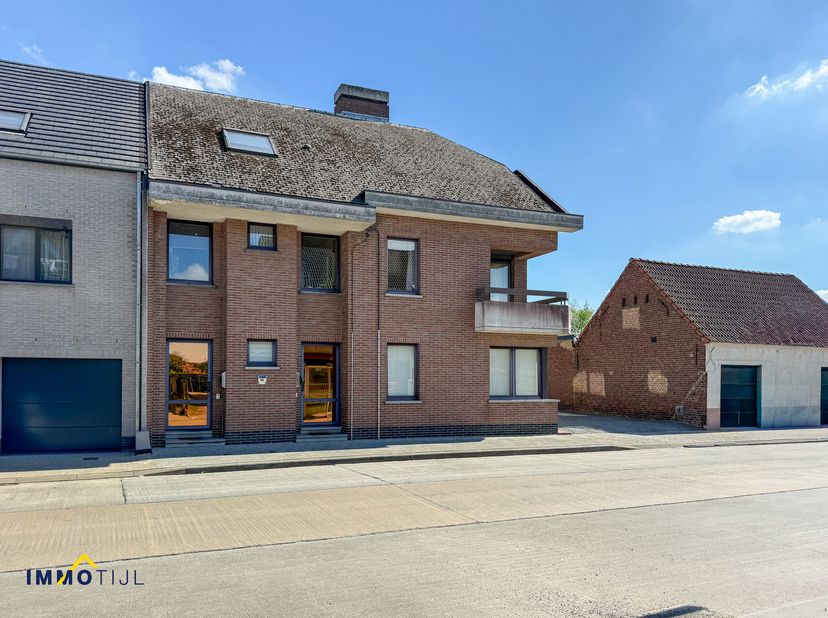 Interessante opbrengsteigendom met 2 appartementen – ideaal voor investeerders<br />
Dit kleinschalig appartementsgebouw, bestaande uit twee entiteite
