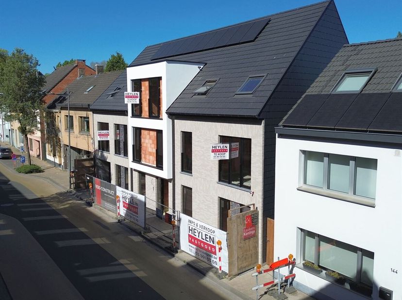 Openhuizendag op zaterdag 13 juni van 15u30 - 16u30<br />
Een prachtig nieuwbouwproject met 5 appartementen en 8 staanplaatsen in het centrum van Esse