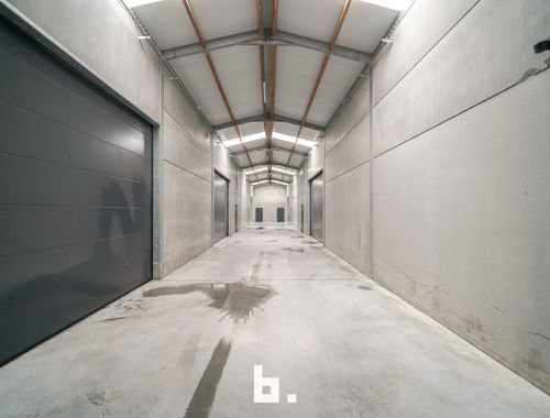                                         Entrepôt à louer à Zedelgem, € 1.250
