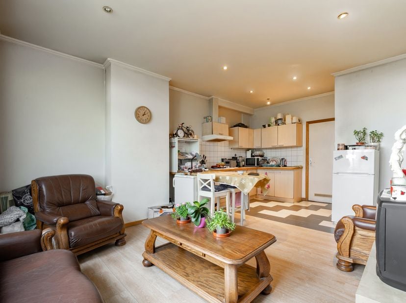 FOREST – A proximité du Parc du Bempts, dans une rue à sens unique : APPARTEMENT (1ch/1sdb) de ± 52 m² (bruts selon PEB) dans une petite copropriété à