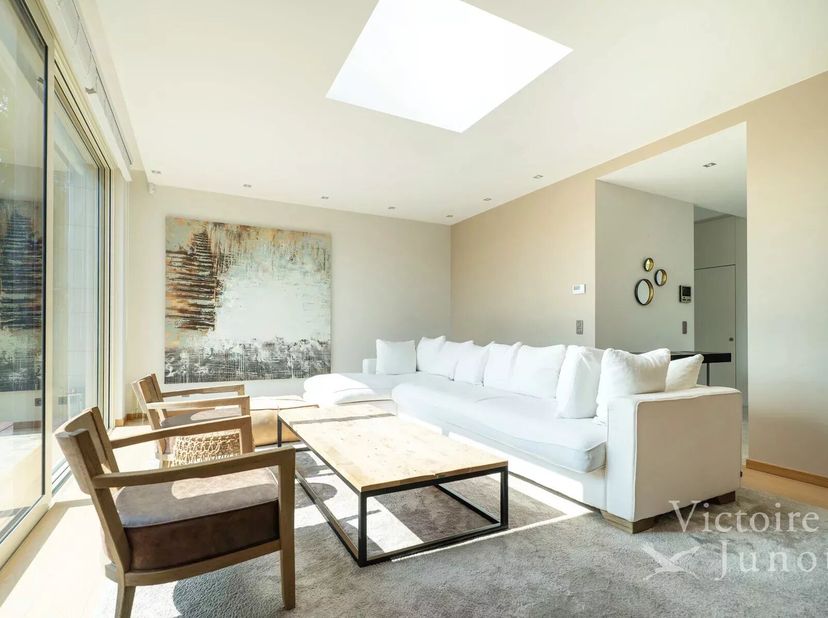 Fort Jaco: schitterende duplex-penthouse van ± 230 m² + 56 m² terras.<br />
Deze prachtige eigendom biedt hoogwaardige afwerkingen en geniet van aange