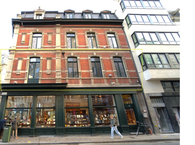 Bent u op zoek naar een stijlvolle en representatieve kantoorruimte in het hart van Gent? Deze lichtrijke werkplek ligt op een absolute toplocatie in
