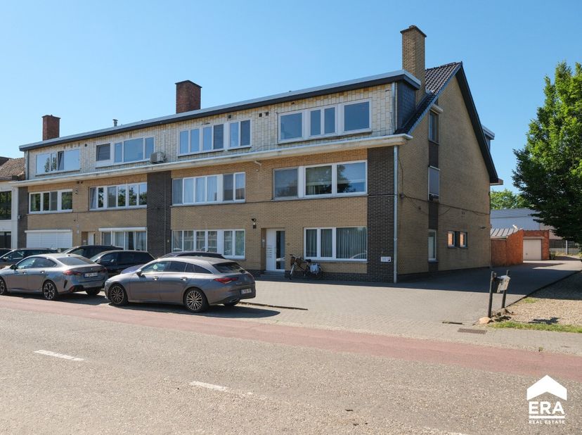 Dit appartement combineert een praktische indeling met aangenaam wooncomfort. Met twee volwaardige slaapkamers en een gezellig terras geniet je hier v