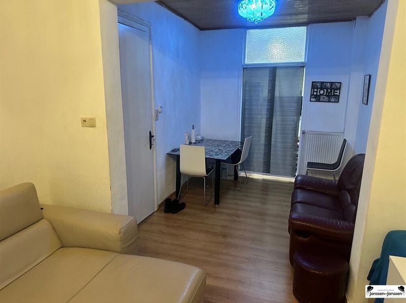 Bienvenue dans cette charmante maison située au coeur d'Anvers. Avec une surface habitable de 100m², cette maison offre tout le confort nécessaire à u