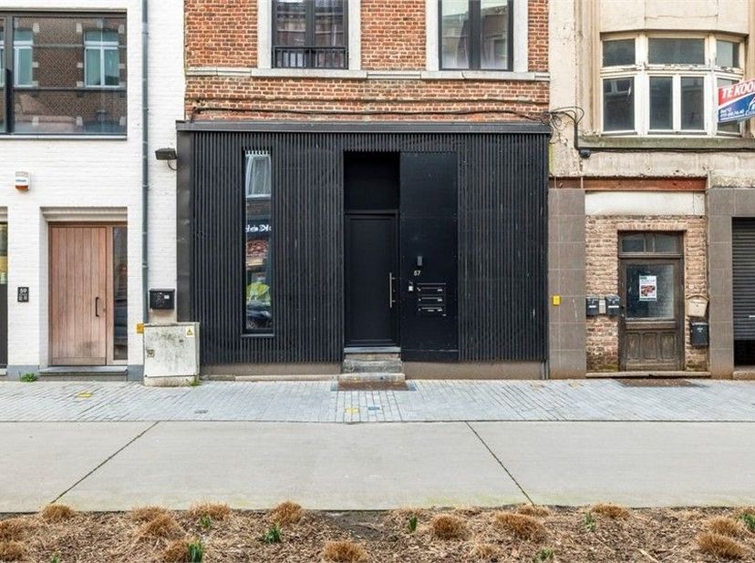 Unieke investeringskans in het hart van Sint-Truiden: Volledige Nieuwbouwrenovatie  <br />
Ontdek deze buitengewone nieuwbouwopbrengsteigendom in het