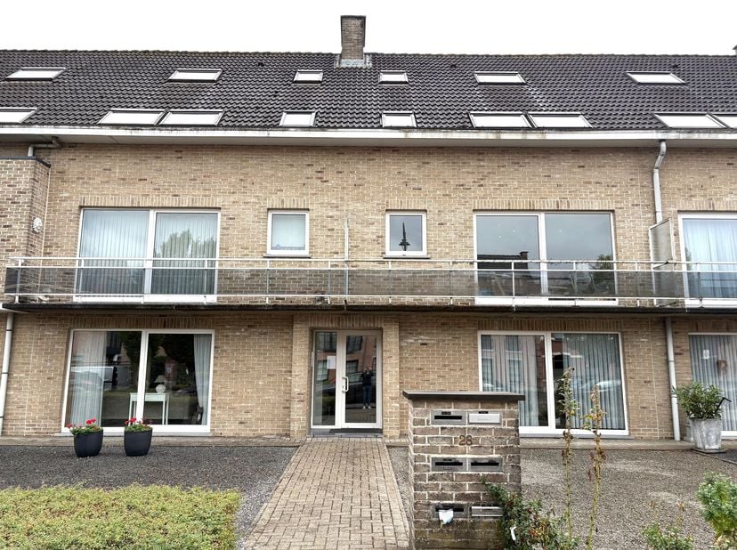 2-slaapkamer appartement met garagebox en terras <br />
<br />
Ligging: <br />
<br />
Het appartement ligt in Sint-Job-in-'t-Goor, kort bij de sne