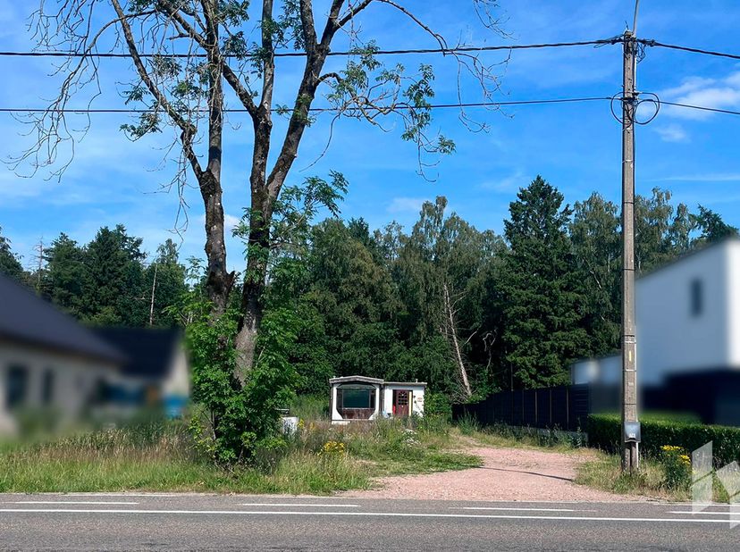 Bouwperceel ( 837m² ) voor open bebouwing met een straatbreedte van 16,74m.<br />
Dit perceel is gunstig gelegen naast een verbindingsweg.<br />
Op he